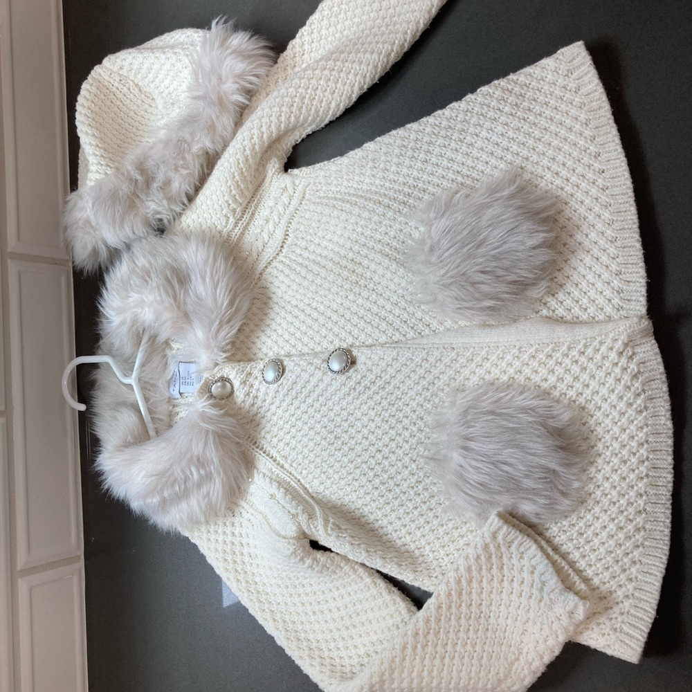 Tahari kids, sweater/coat with matching hat. 5T